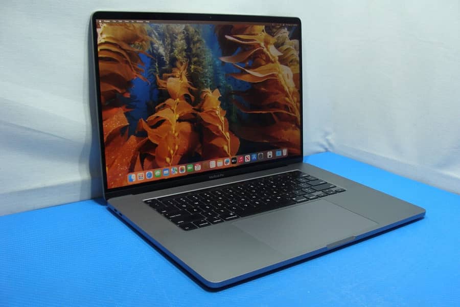 Macbook Pro 2019 i9 Lush Boxed - Total Genuine and New Condition 9