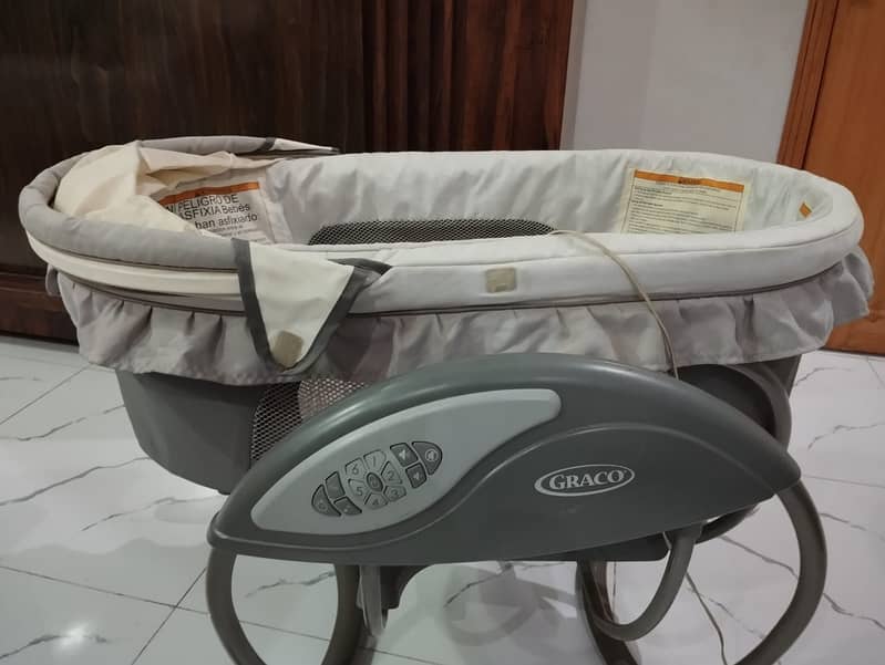 Graco baby swing 1