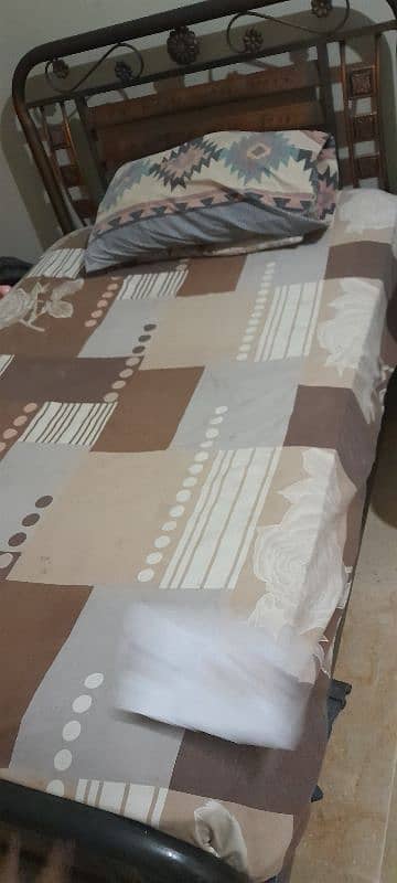 urgent sale 4ft × 6ft queen size extra large iron bed 3