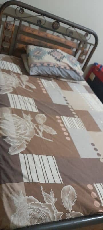 urgent sale 4ft × 6ft queen size extra large iron bed 4