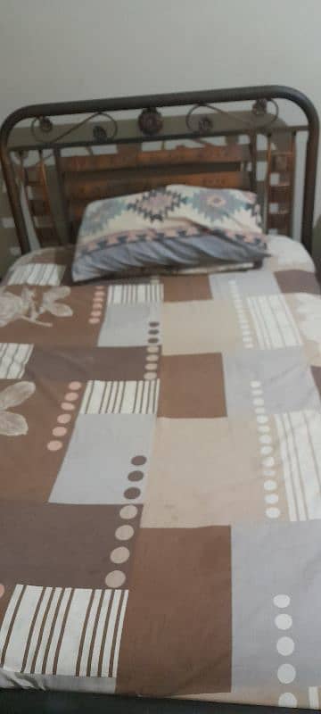 urgent sale 4ft × 6ft queen size extra large iron bed 1