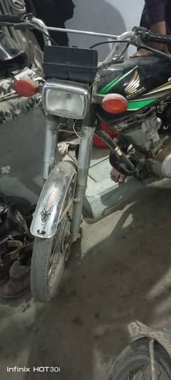 aoA I'm selling Honda 125 sealed engine only ring piston ka kaam h