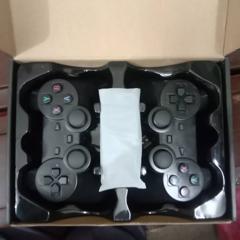 4K GameStick Lite with 2 controllers and with 20000+ games 2