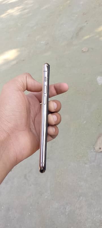 IPhone 11 Pro /64Gb 10/10 condition Non pta 2