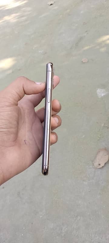 IPhone 11 Pro /64Gb 10/10 condition Non pta 6