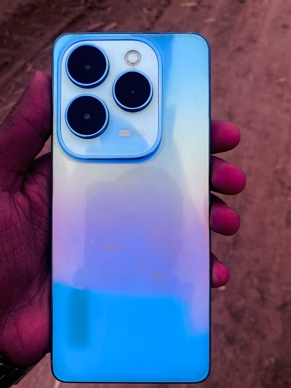 Infinix HOT 40 Pro 8_256gb Charge hy Dubba nai hy 2