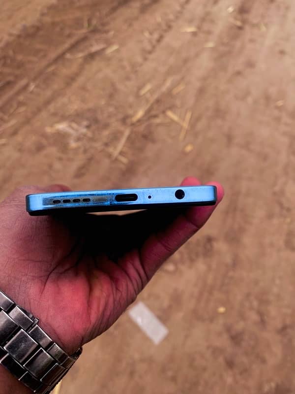 Infinix HOT 40 Pro 8_256gb Charge hy Dubba nai hy 3