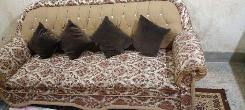 Five Seater Sofa Set in Good Condition is for Sale 1