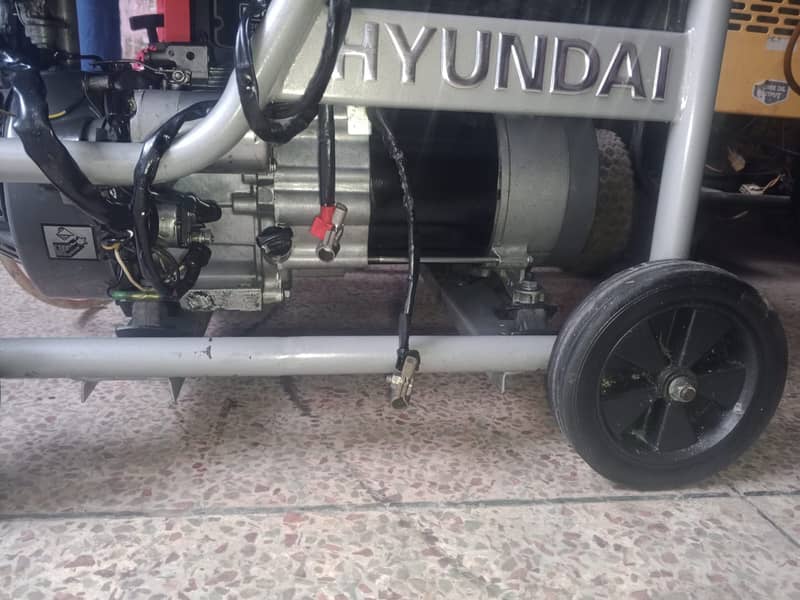 3 KVA Hyundai generator available in running condition 7