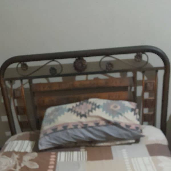 urgent sale 4ft × 6ft queen size extra large iron bed 0