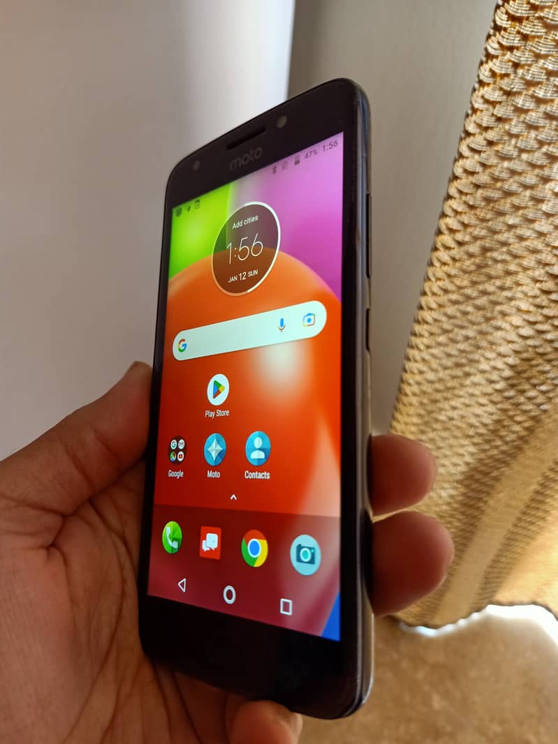 Moto E4 with original box 4