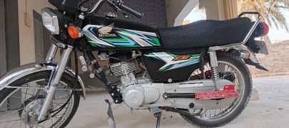 Honda 125 bike 2023/2022 model in black lush condition