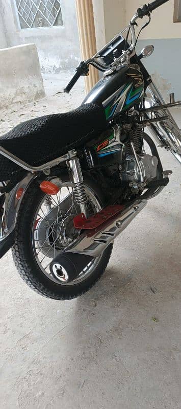 Honda 125 bike 2023/2022 model in black lush condition 1