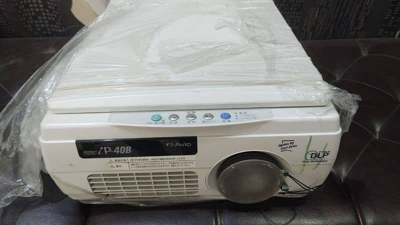 vGA and HDMI projectors available for sale in good condition 4