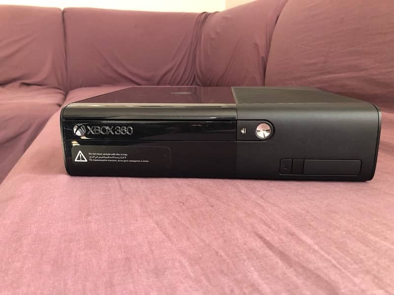 Xbox 360 with original games 3