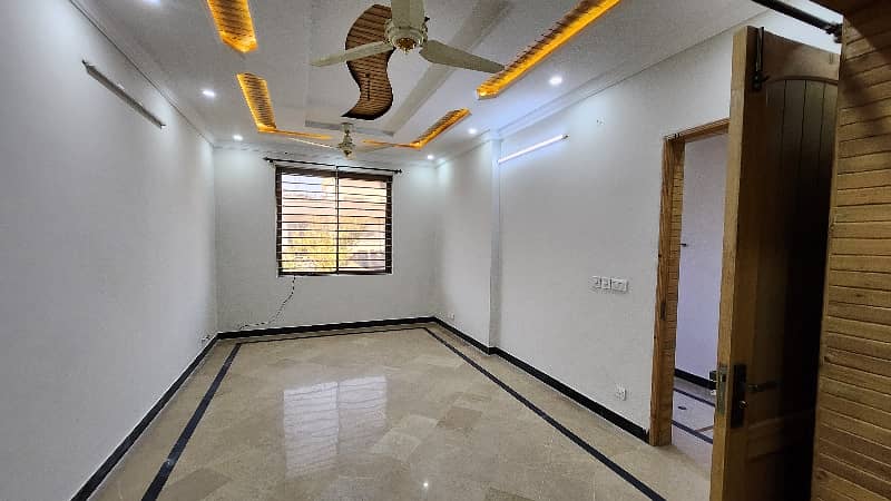 10 Marla Beautiful Upper Portion For Rent 4