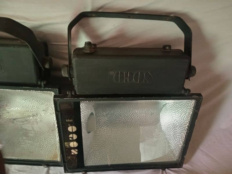 Two Sogo IP65 lights frames 2