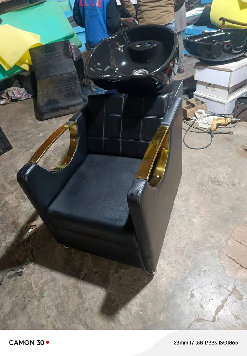 Shampoo unit/Massage bed/Cutting chair/Troly/Saloon chair/Pedicure 11