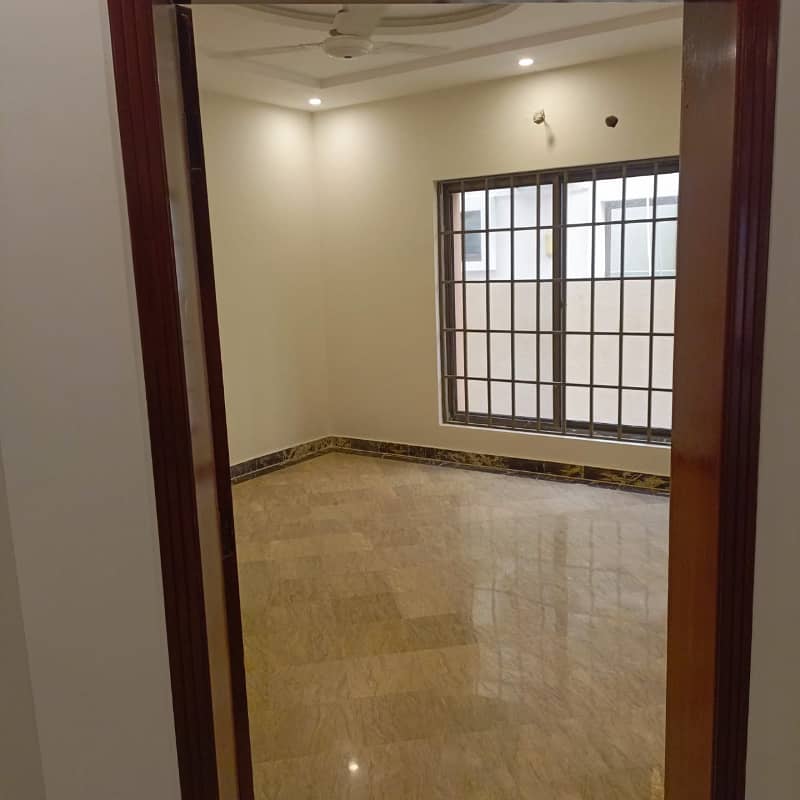 10 Marla House For Sale In Bahria Town Lahore 8