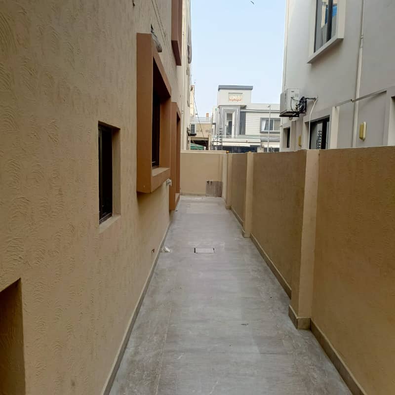 10 Marla House For Sale In Bahria Town Lahore 24