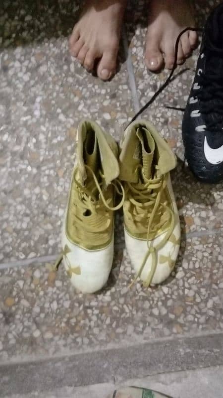 UnderArmored Football Shoes/toes for sale 1