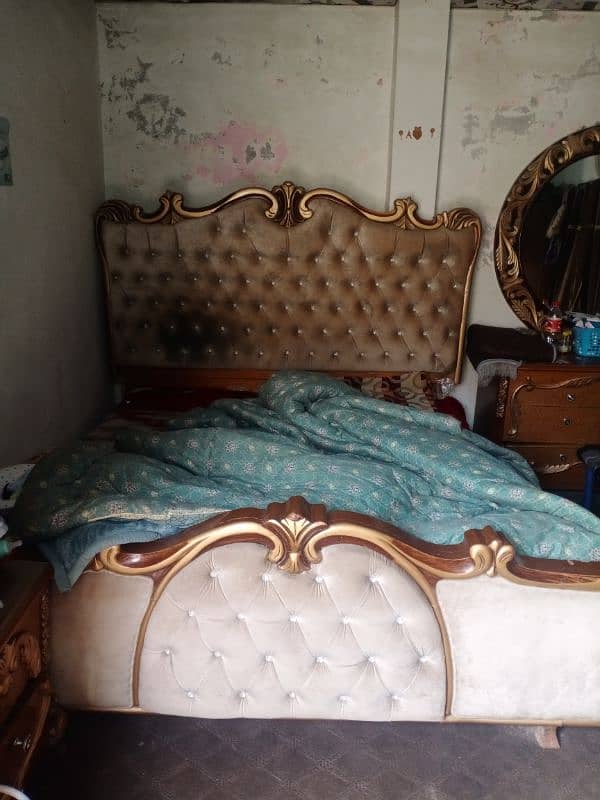 New Condition Bed Room Set With Dressing And Side Tables 0