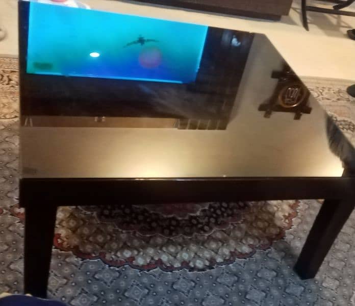 centre table in good condition . 0