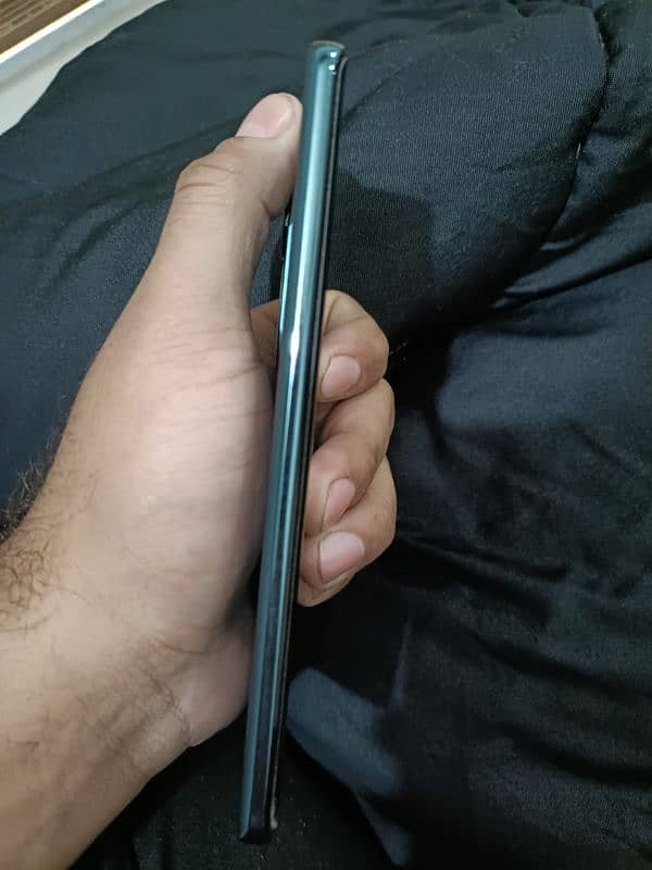 Vivo V30 5G 4