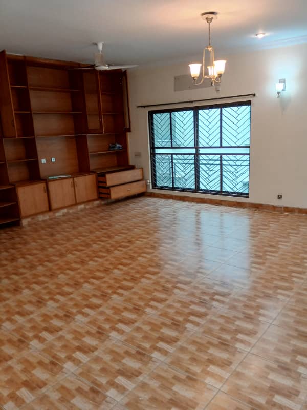 1 Kanal Upper Portion For Rent In E11 4