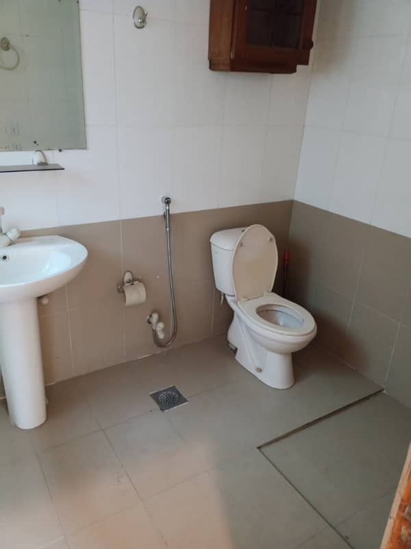 1 Kanal Upper Portion For Rent In E11 5