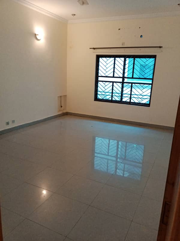 1 Kanal Upper Portion For Rent In E11 8