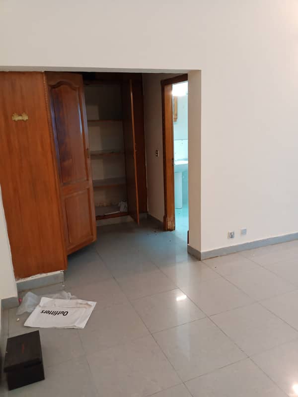 1 Kanal Upper Portion For Rent In E11 10