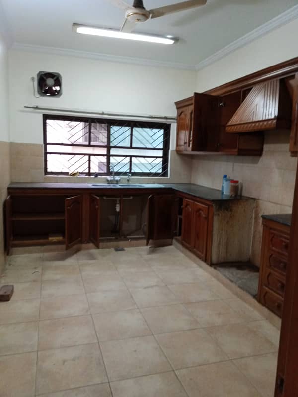 1 Kanal Upper Portion For Rent In E11 11