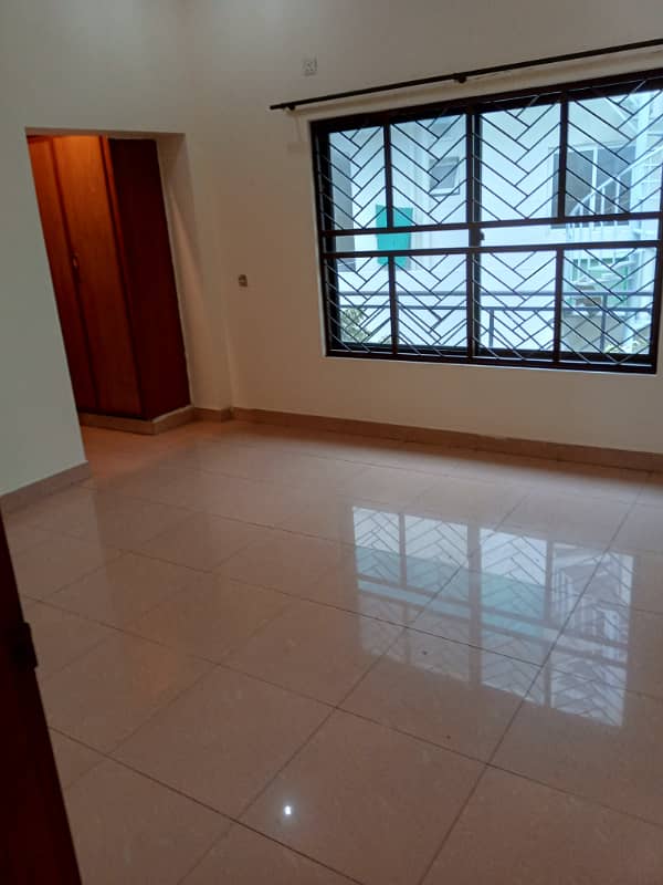 1 Kanal Upper Portion For Rent In E11 12