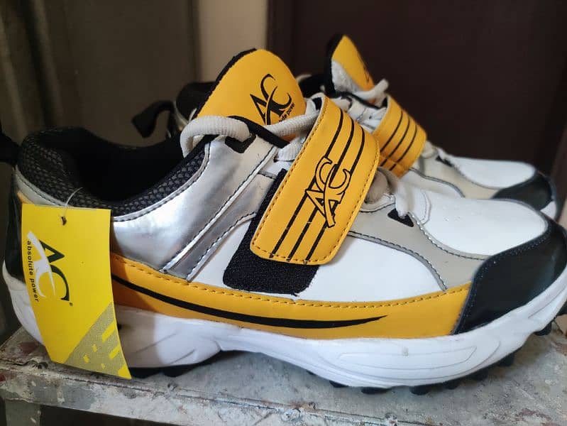 AC Cricket Shoes D1 Black Yellow 1