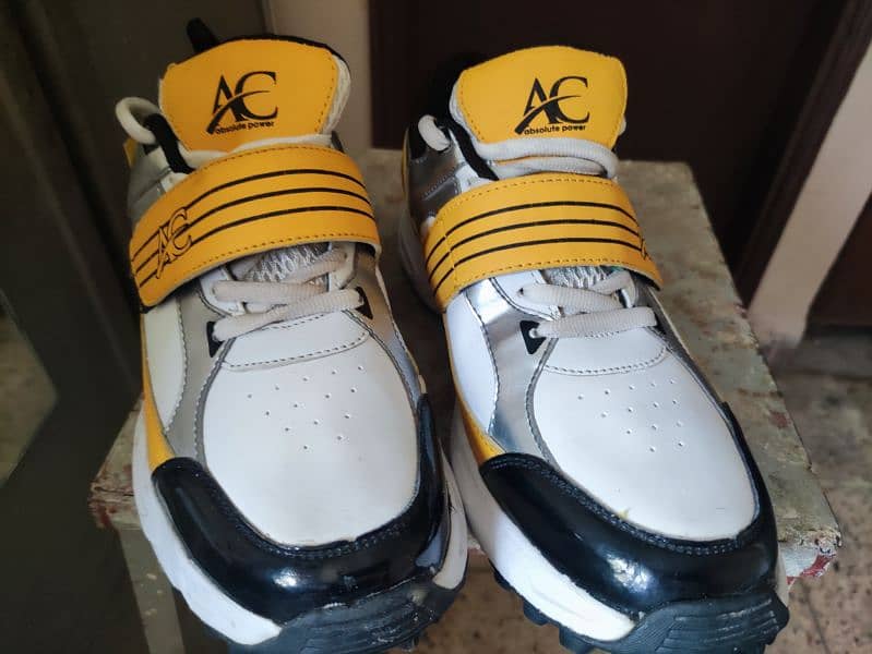 AC Cricket Shoes D1 Black Yellow 3