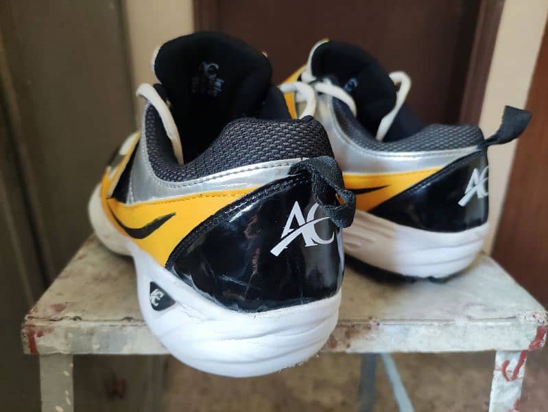 AC Cricket Shoes D1 Black Yellow 4