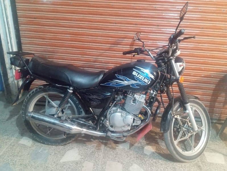 Suzuki GS 150 special edition 3