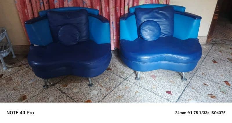 I am selling my 3 sofa in very good condition. 0