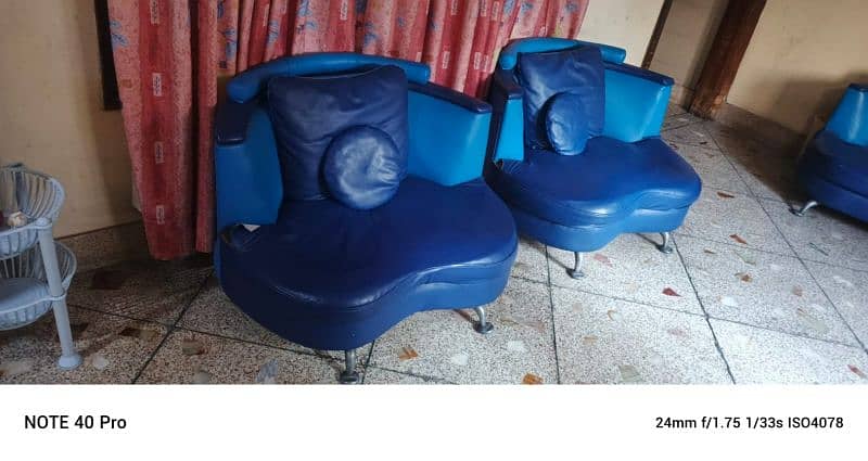 I am selling my 3 sofa in very good condition. 1