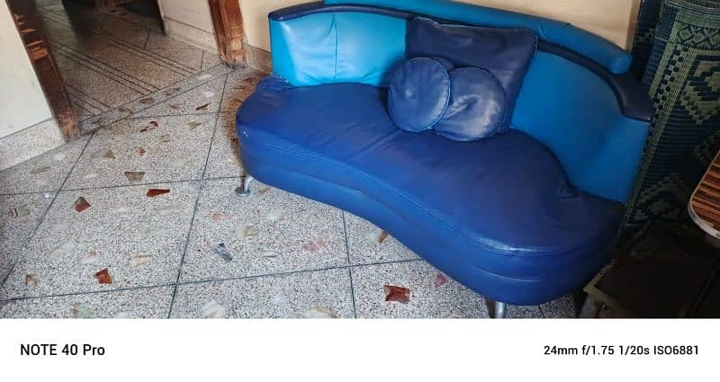 I am selling my 3 sofa in very good condition. 2