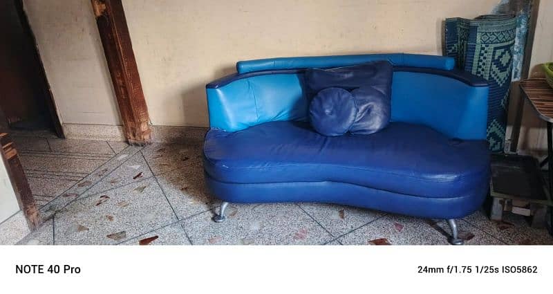 I am selling my 3 sofa in very good condition. 4