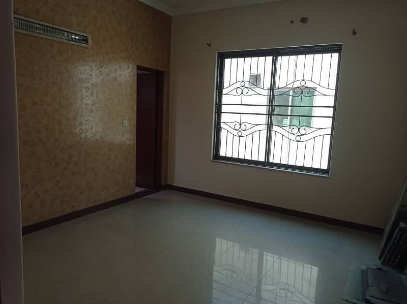 10 marla Upper portion for rent wapda Town ph1 block j2 1