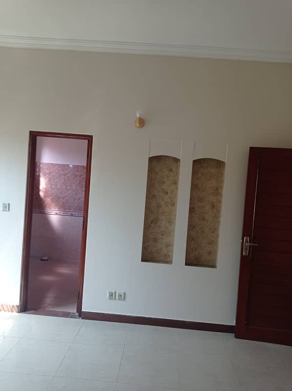 10 marla Upper portion for rent wapda Town ph1 block j2 2