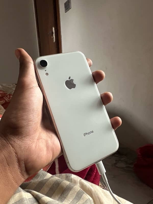 iphone xr 64gb jv PTA approved 1