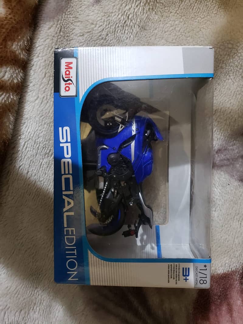 YAMAHA R1 BIKE 2