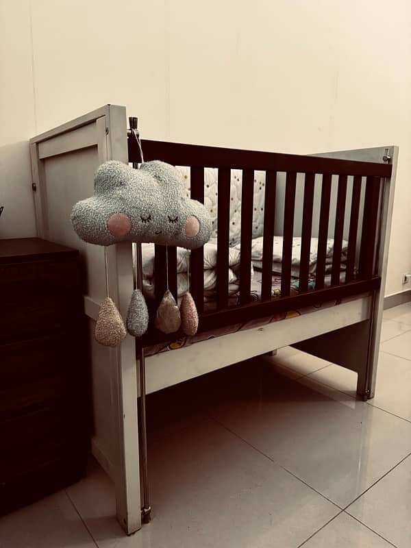 Baby Cot in Solid Wood 3