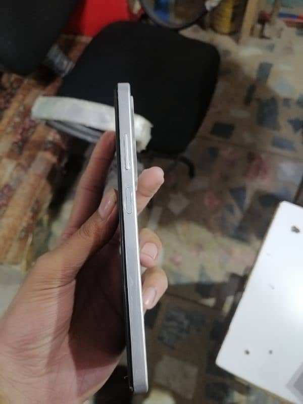 Infinix smart 8 pro 4+4/128.10 by 10 condition. 1