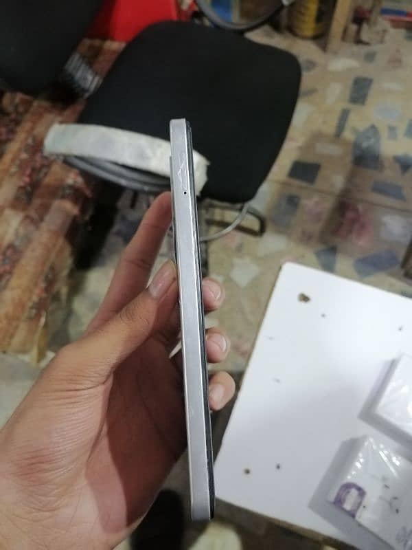 Infinix smart 8 pro 4+4/128.10 by 10 condition. 3