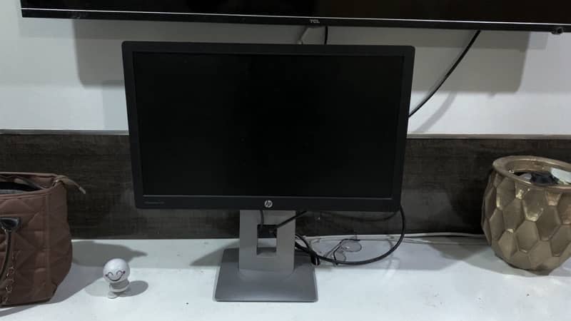 HP EliteDisplay E222 21.5-inch LCD Monitor in new condition 1